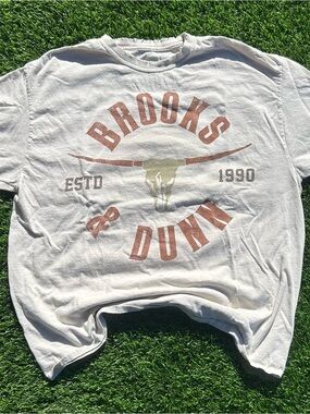 Brooks White Tee with Rust Graphic and Gold Skull